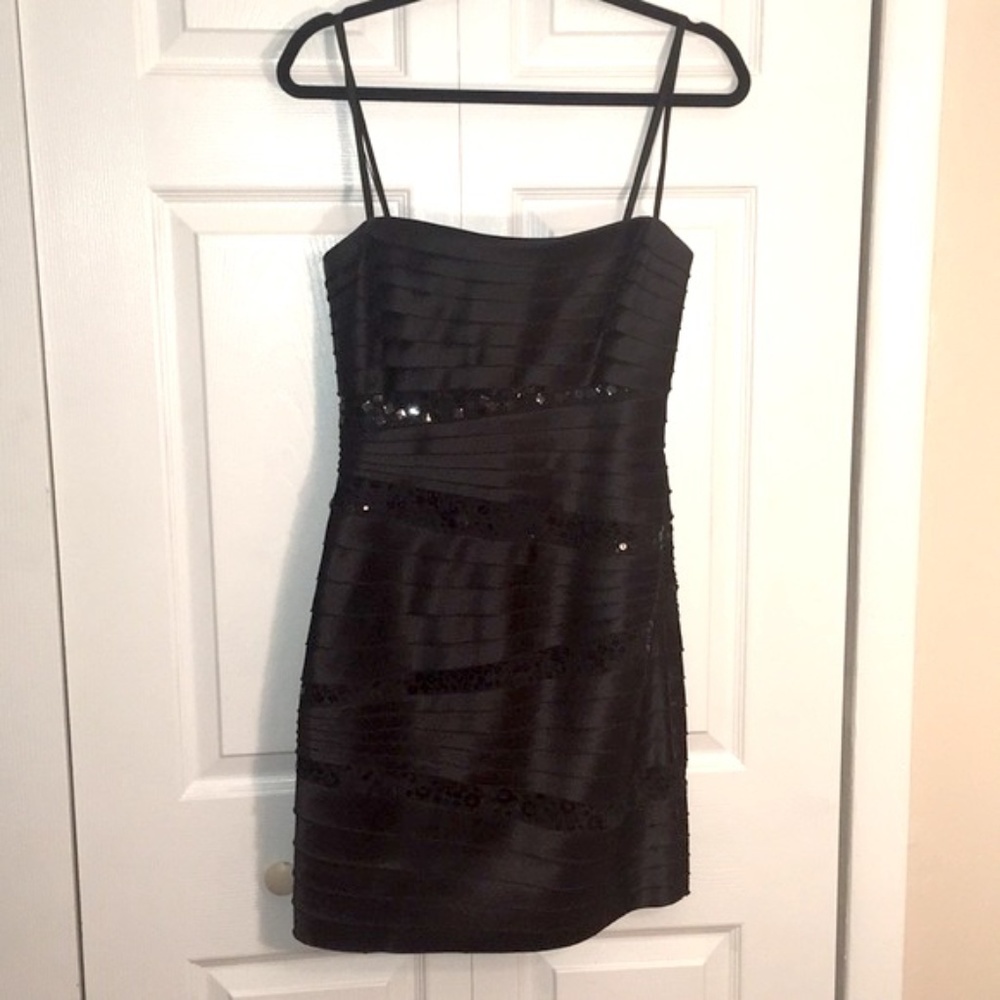 BCBGMAXAZRIA Black Strapless Mini Dress